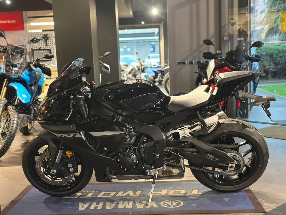 Yamaha YZF R1 (2020 - 25) (2)