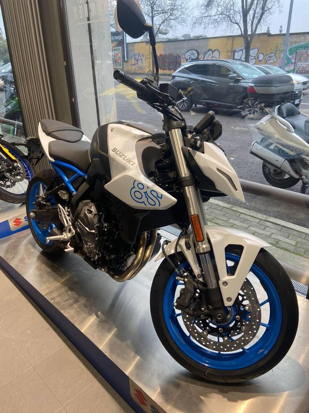 Suzuki GSX-8S (2023 - 24) (3)