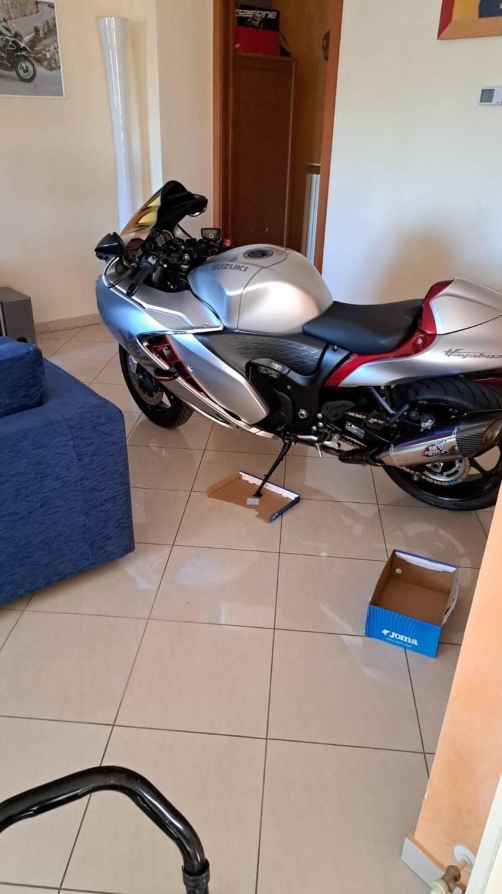 Suzuki GSX 1300 R Hayabusa (2021 - 24) (2)