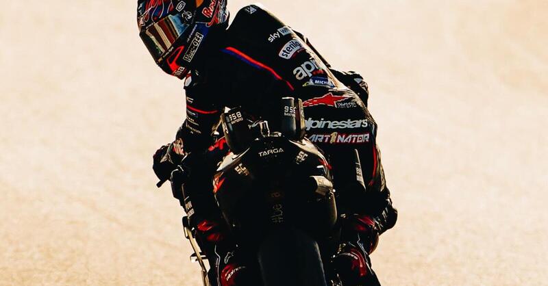 MotoGP. Jorge Martin guarda a Marc Marquez e a come si &egrave; rialzato