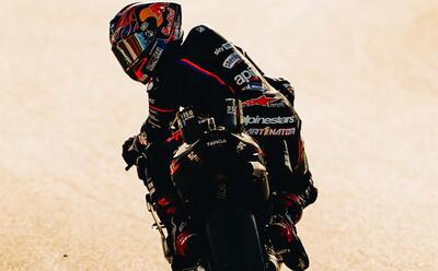 MotoGP. Jorge Martin guarda a Marc Marquez e a come si &egrave; rialzato