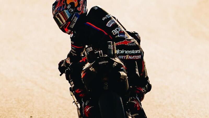 MotoGP. Jorge Martin guarda a Marc Marquez e a come si &egrave; rialzato