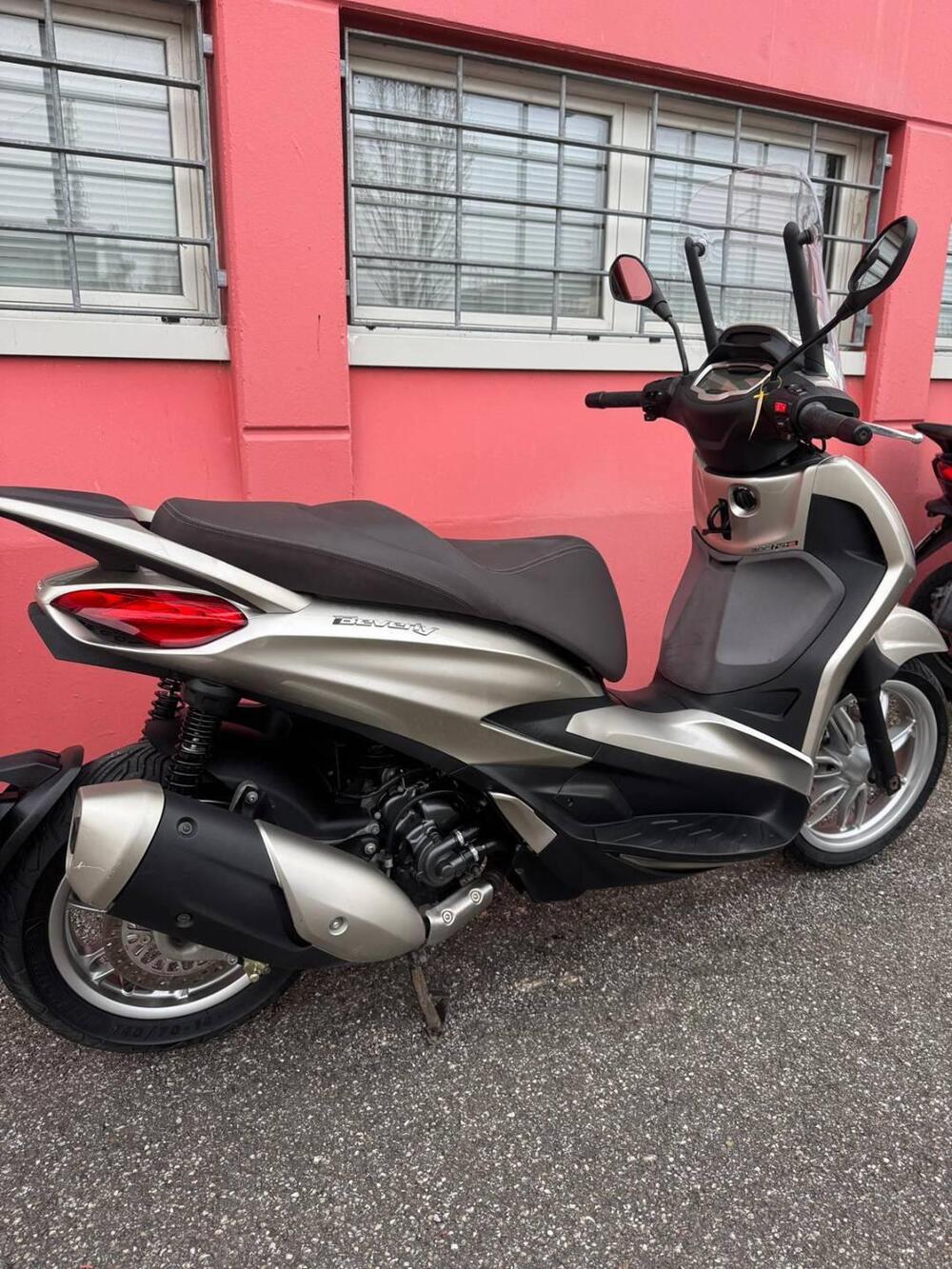 Piaggio Beverly 300 ABS-ASR (2021 - 25) (4)