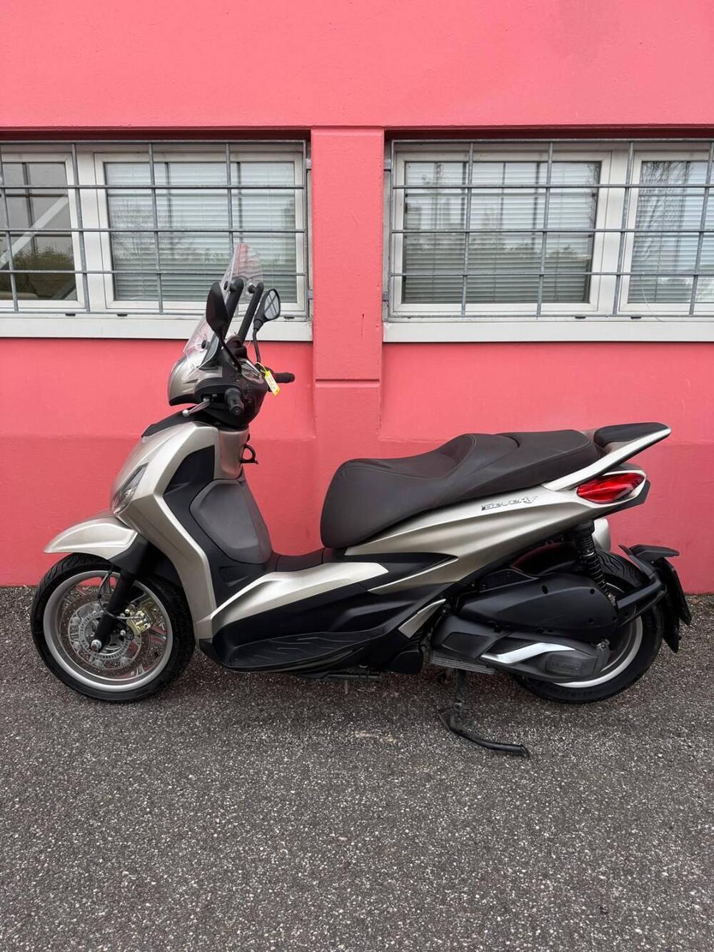 Piaggio Beverly 300 ABS-ASR (2021 - 25) (6)