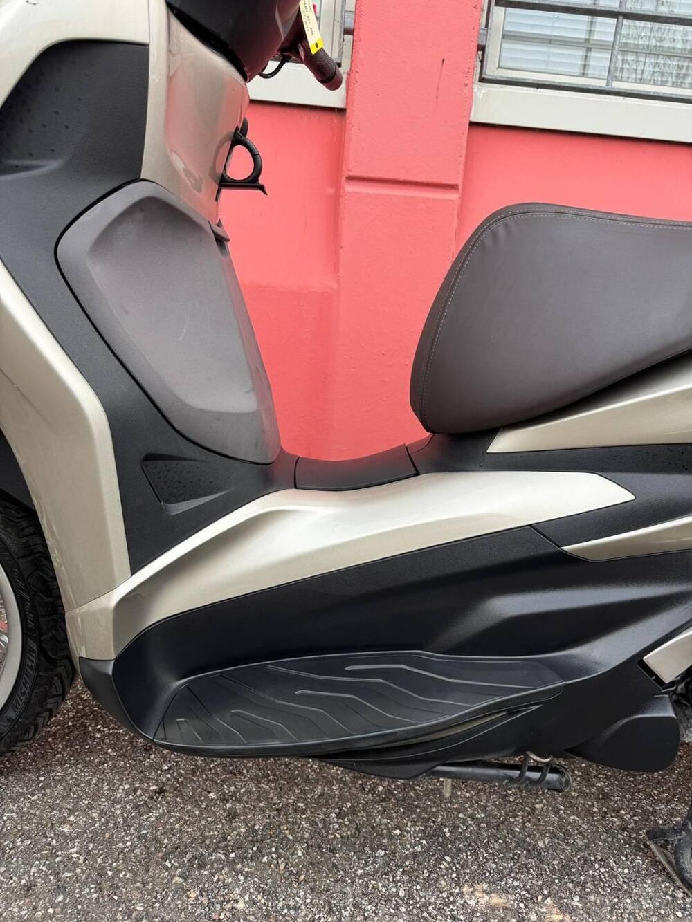 Piaggio Beverly 300 ABS-ASR (2021 - 25) (12)