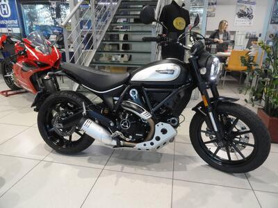 Ducati Scrambler 800 Icon Dark (2021 - 22) usata