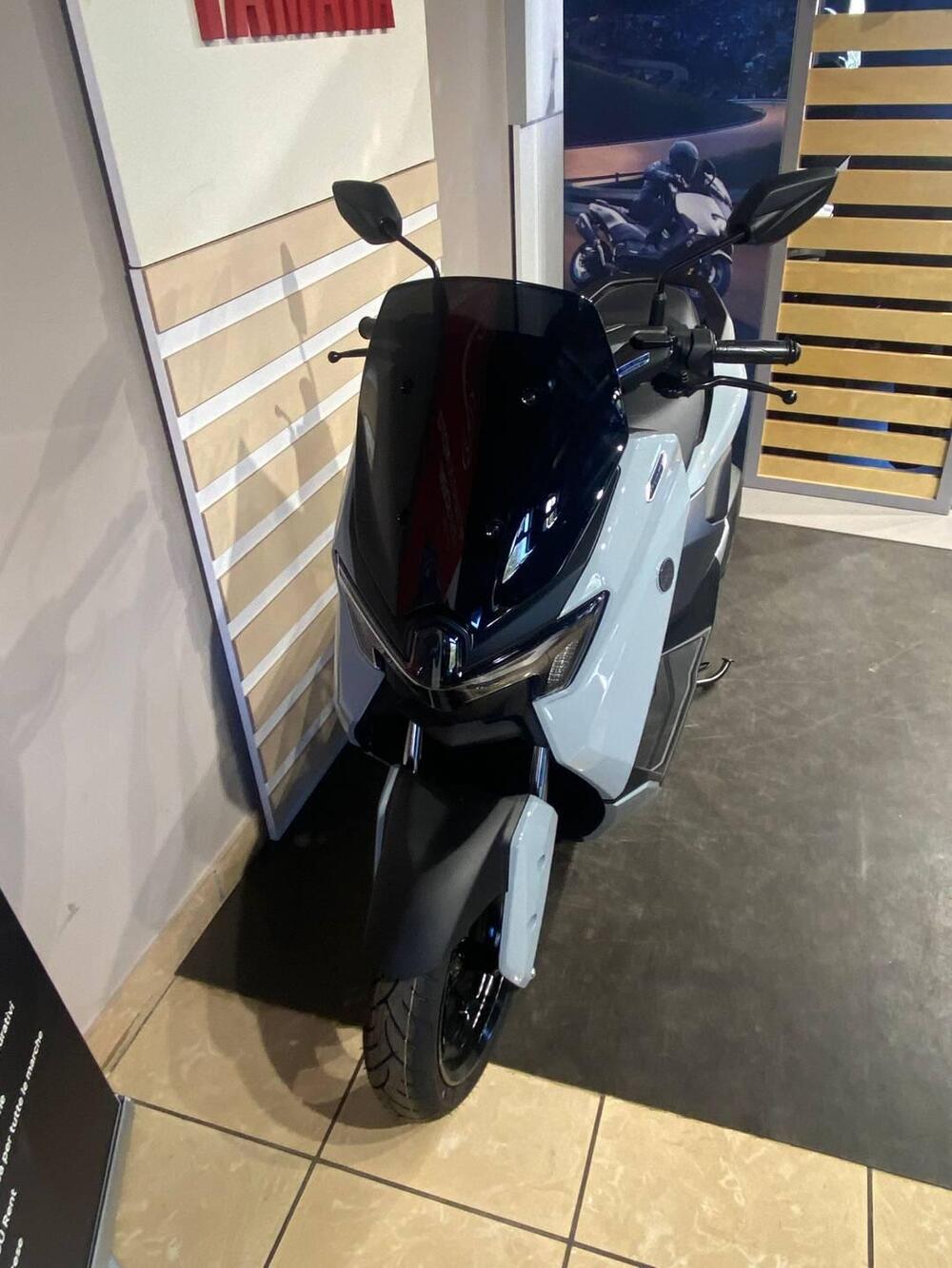 Yamaha N-Max 125 Tech Max (2025 - 26) (4)