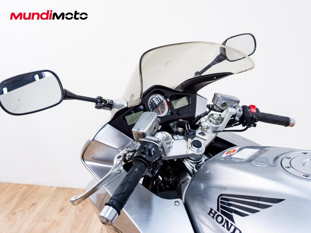 Honda VFR 800 (2002 - 05) (10)