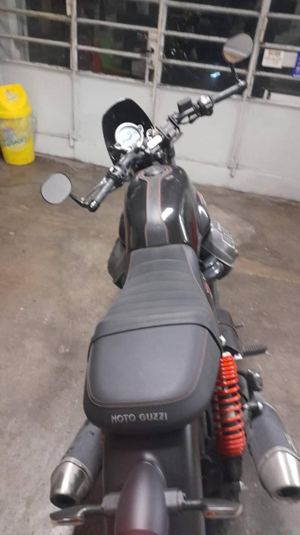 Moto Guzzi V7 Stone Special Edition (2022 - 25) (2)