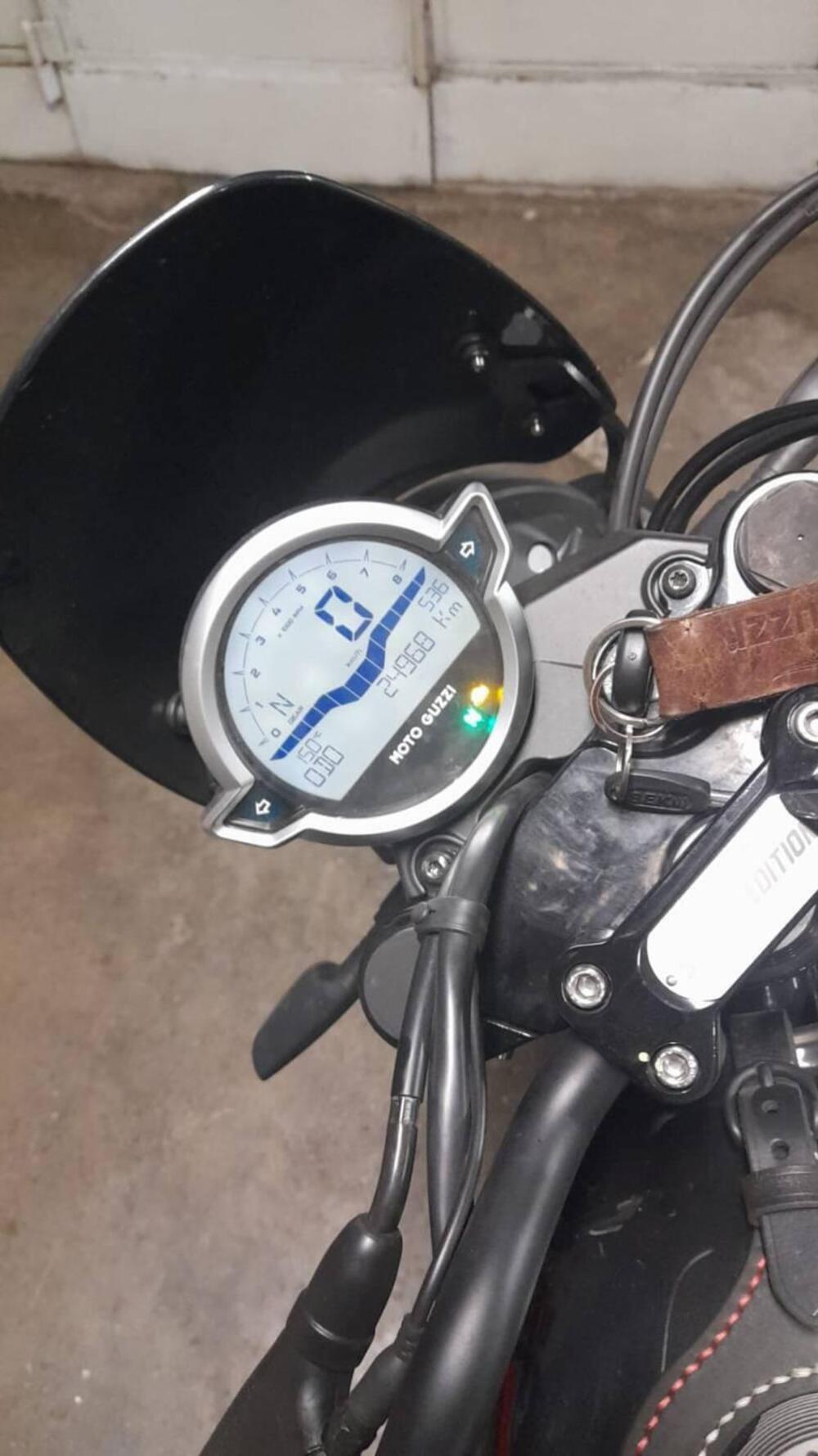 Moto Guzzi V7 Stone Special Edition (2022 - 25) (3)