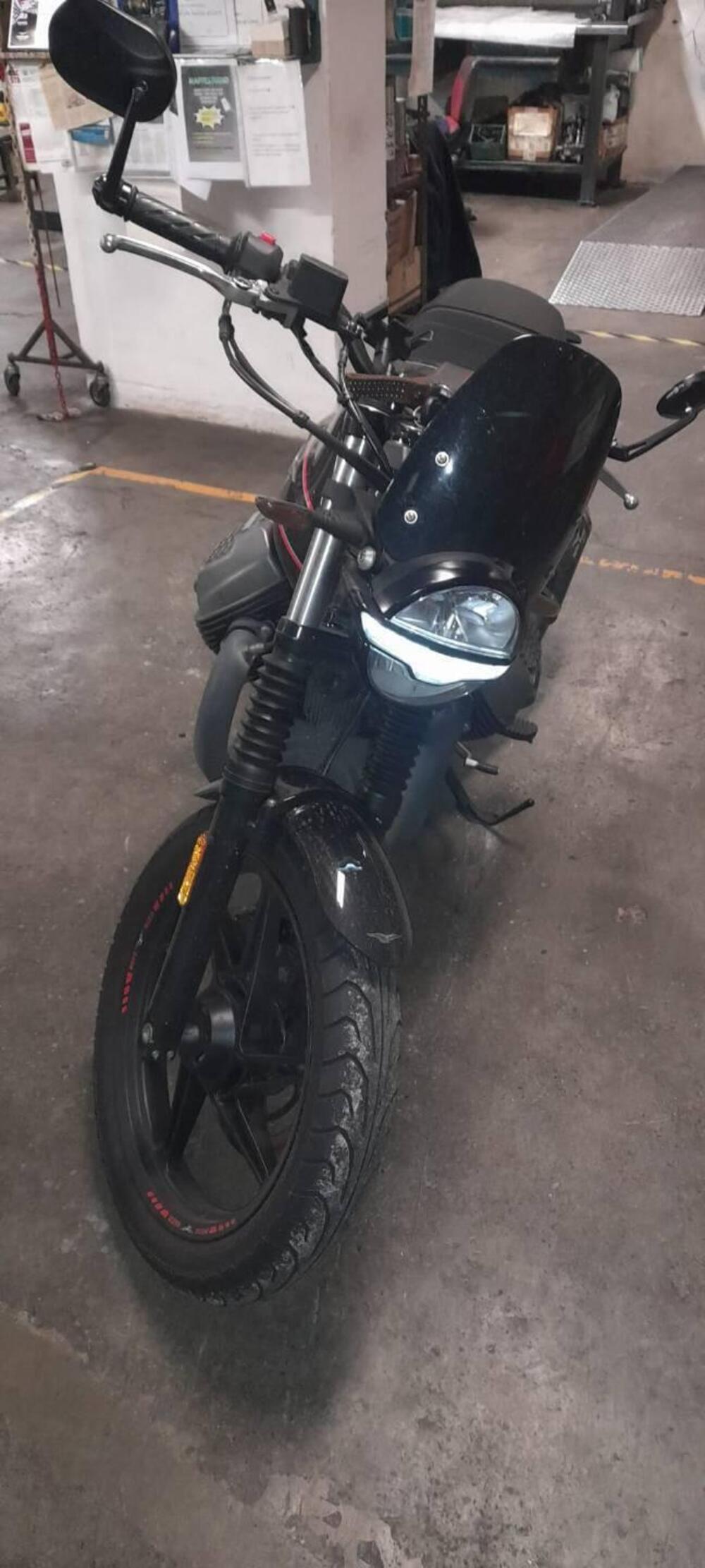 Moto Guzzi V7 Stone Special Edition (2022 - 25) (6)