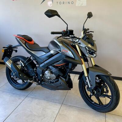 QJ Motor SRK 125 S (2025) usata