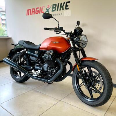Moto Guzzi V7 Stone (2021 - 24) usata