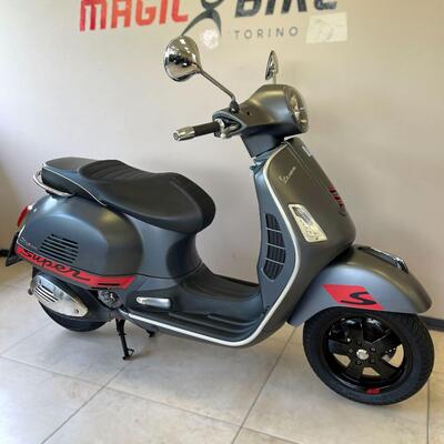 Vespa GTS 300 Super (2017 - 18) usata