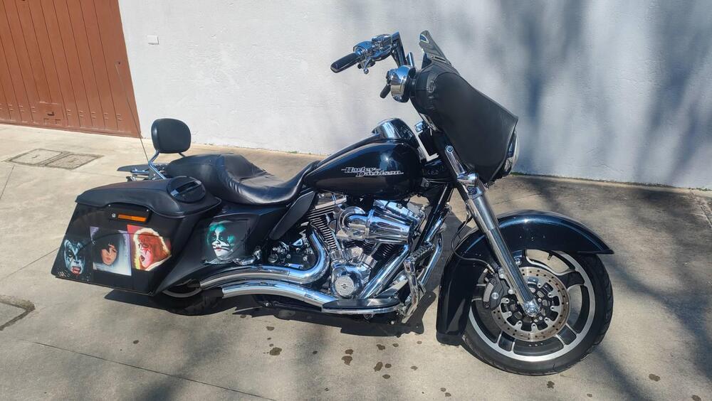 Harley-Davidson 1690 Street Glide (2011 - 13) - FLHX