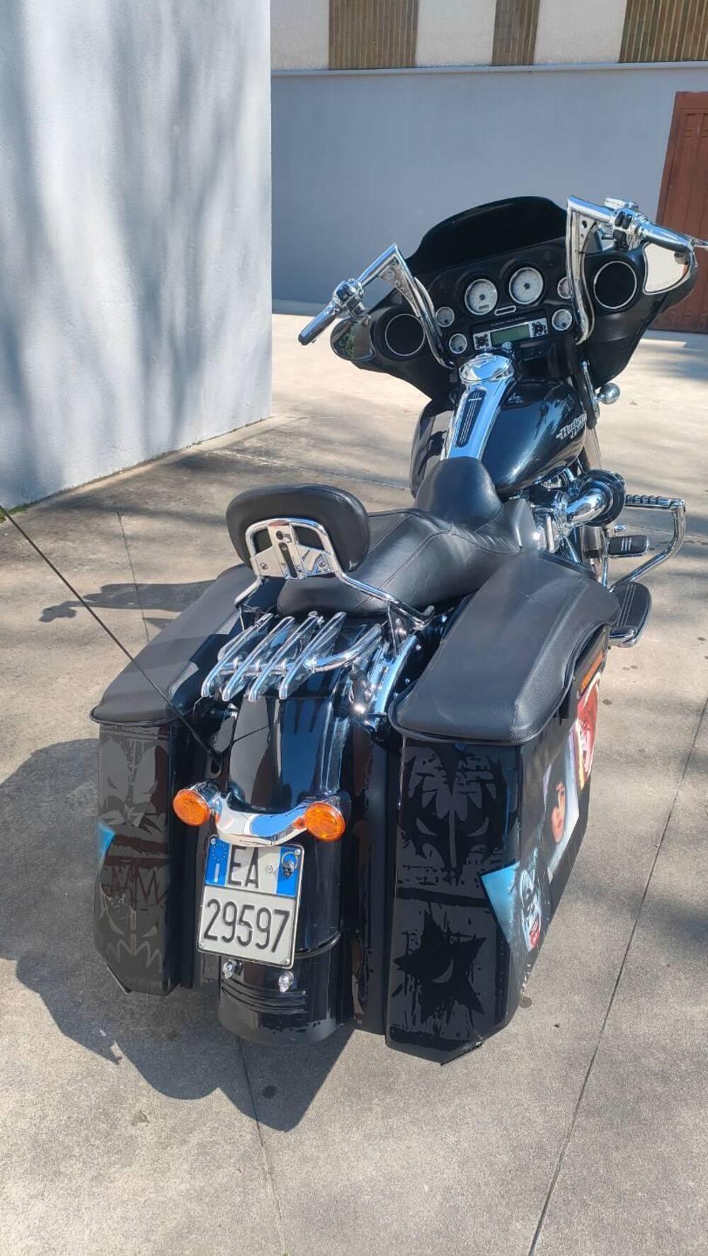 Harley-Davidson 1690 Street Glide (2011 - 13) - FLHX (2)