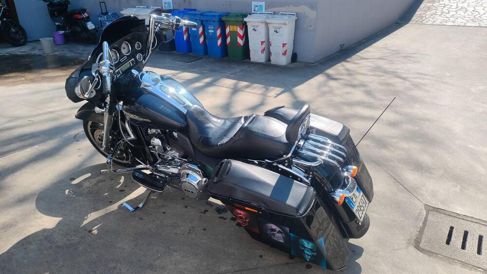 Harley-Davidson 1690 Street Glide (2011 - 13) - FLHX (3)