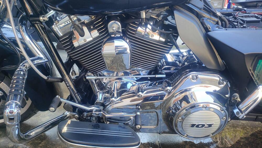 Harley-Davidson 1690 Street Glide (2011 - 13) - FLHX (4)