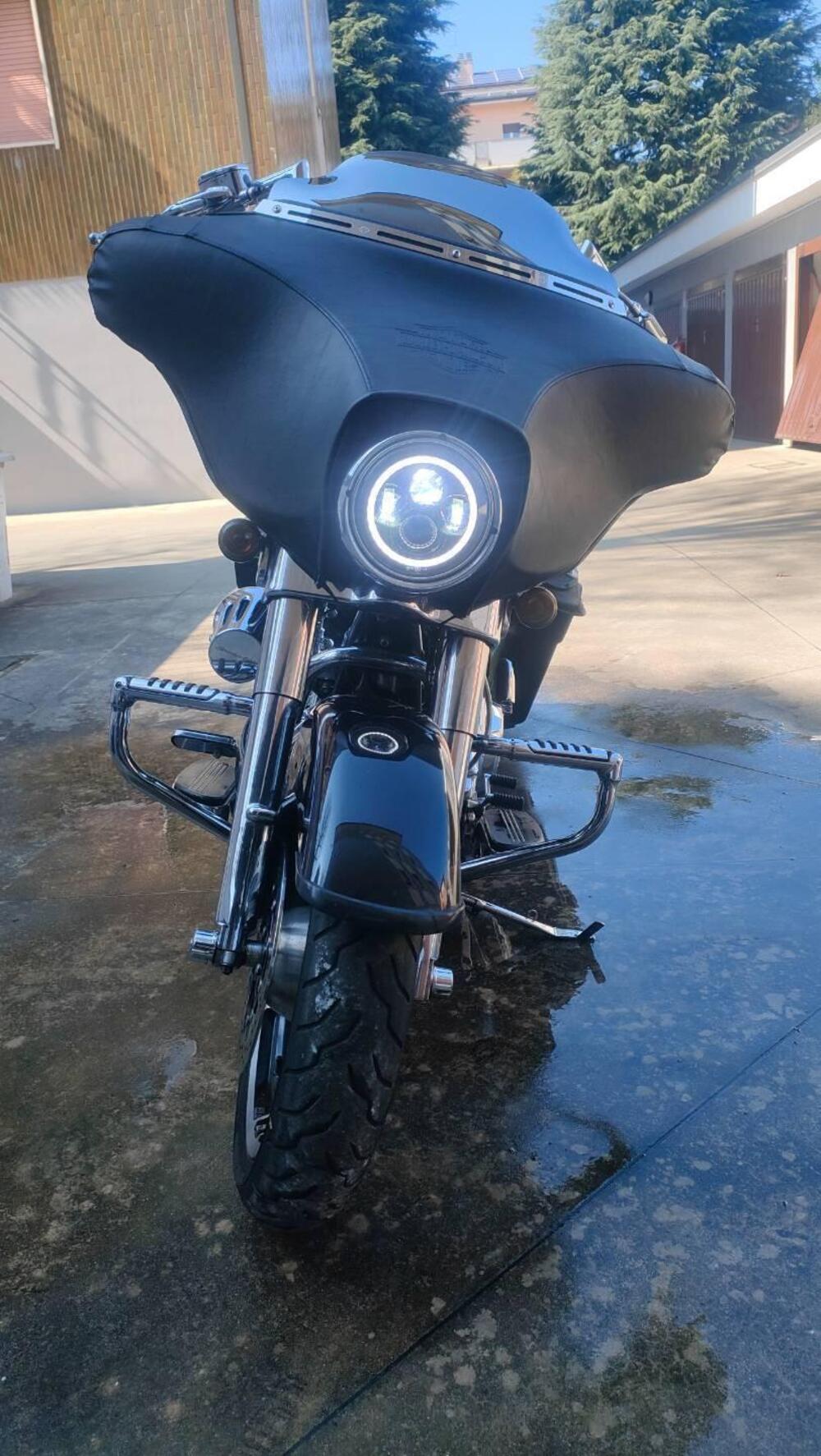 Harley-Davidson 1690 Street Glide (2011 - 13) - FLHX (6)