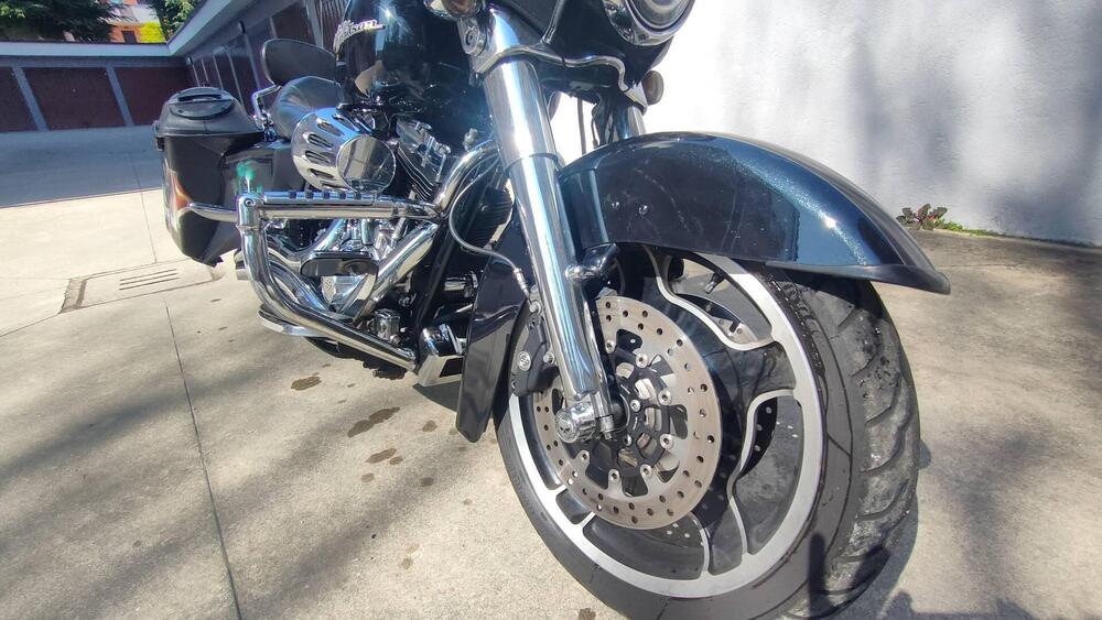 Harley-Davidson 1690 Street Glide (2011 - 13) - FLHX (8)