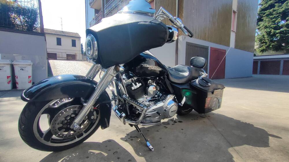 Harley-Davidson 1690 Street Glide (2011 - 13) - FLHX (9)