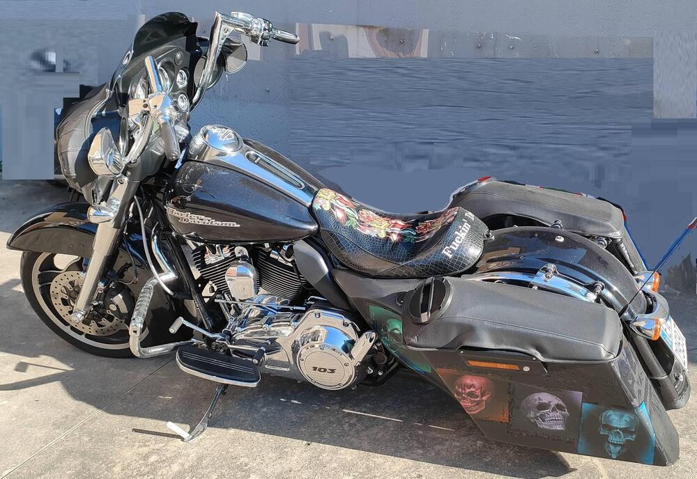 Harley-Davidson 1690 Street Glide (2011 - 13) - FLHX (10)