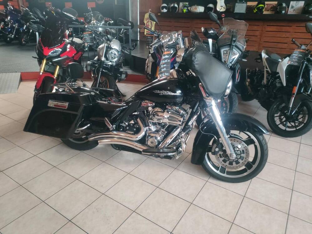 Harley-Davidson 1690 Street Glide (2011 - 13) - FLHX (16)