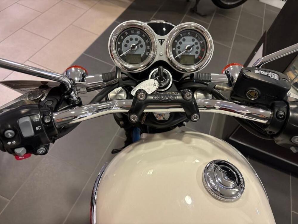 Triumph Bonneville T120 (2021 - 25) (6)
