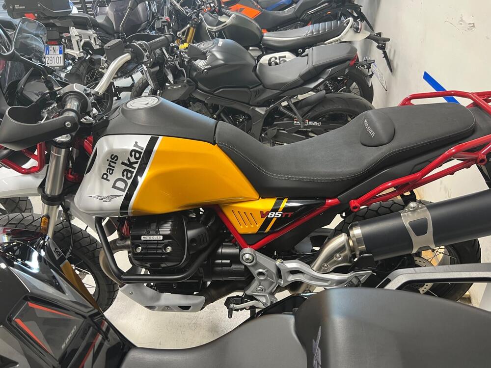 Moto Guzzi V85 TT Evocative Graphics (2021 - 23) (4)