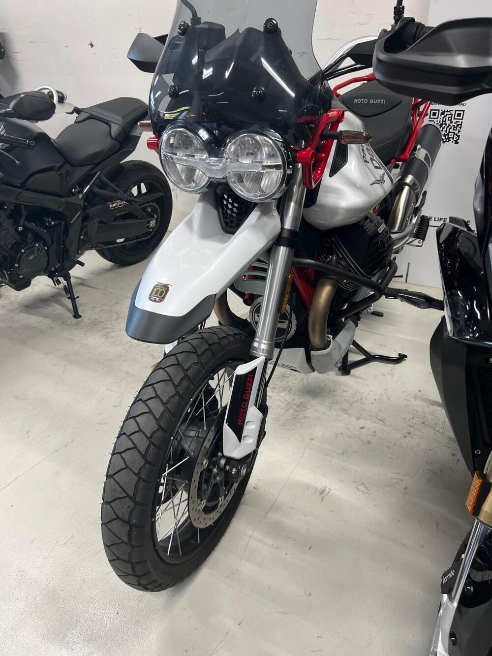 Moto Guzzi V85 TT Evocative Graphics (2021 - 23) (6)