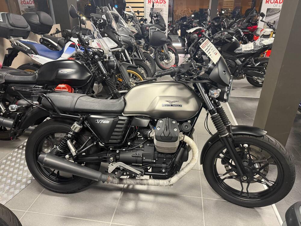 Moto Guzzi V7 II Stone (2015 - 17)