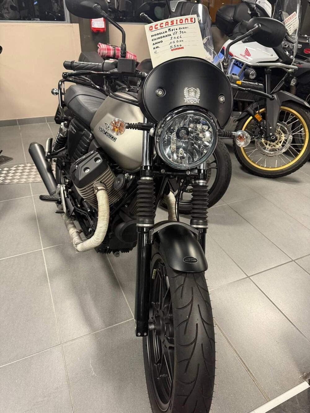 Moto Guzzi V7 II Stone (2015 - 17) (4)