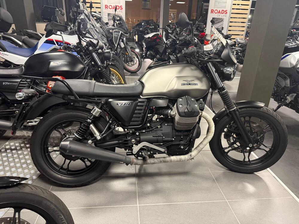 Moto Guzzi V7 II Stone (2015 - 17) (2)