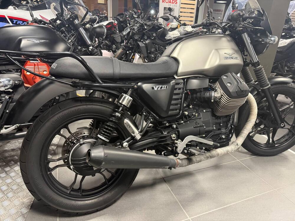 Moto Guzzi V7 II Stone (2015 - 17) (3)
