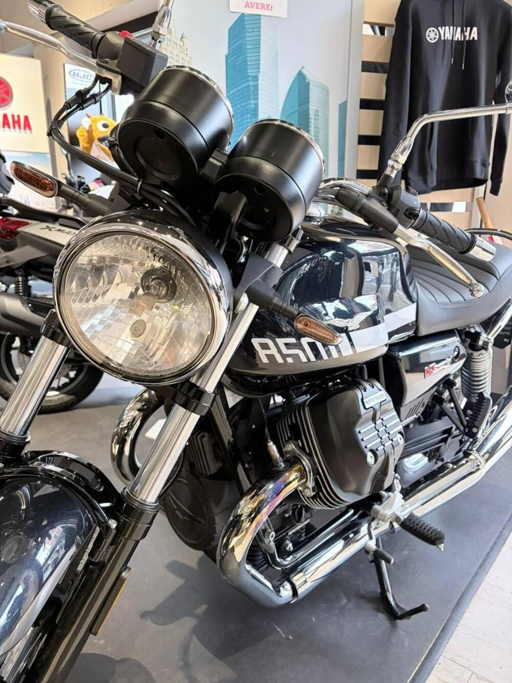 Moto Guzzi V7 Special (2021 - 24) (2)