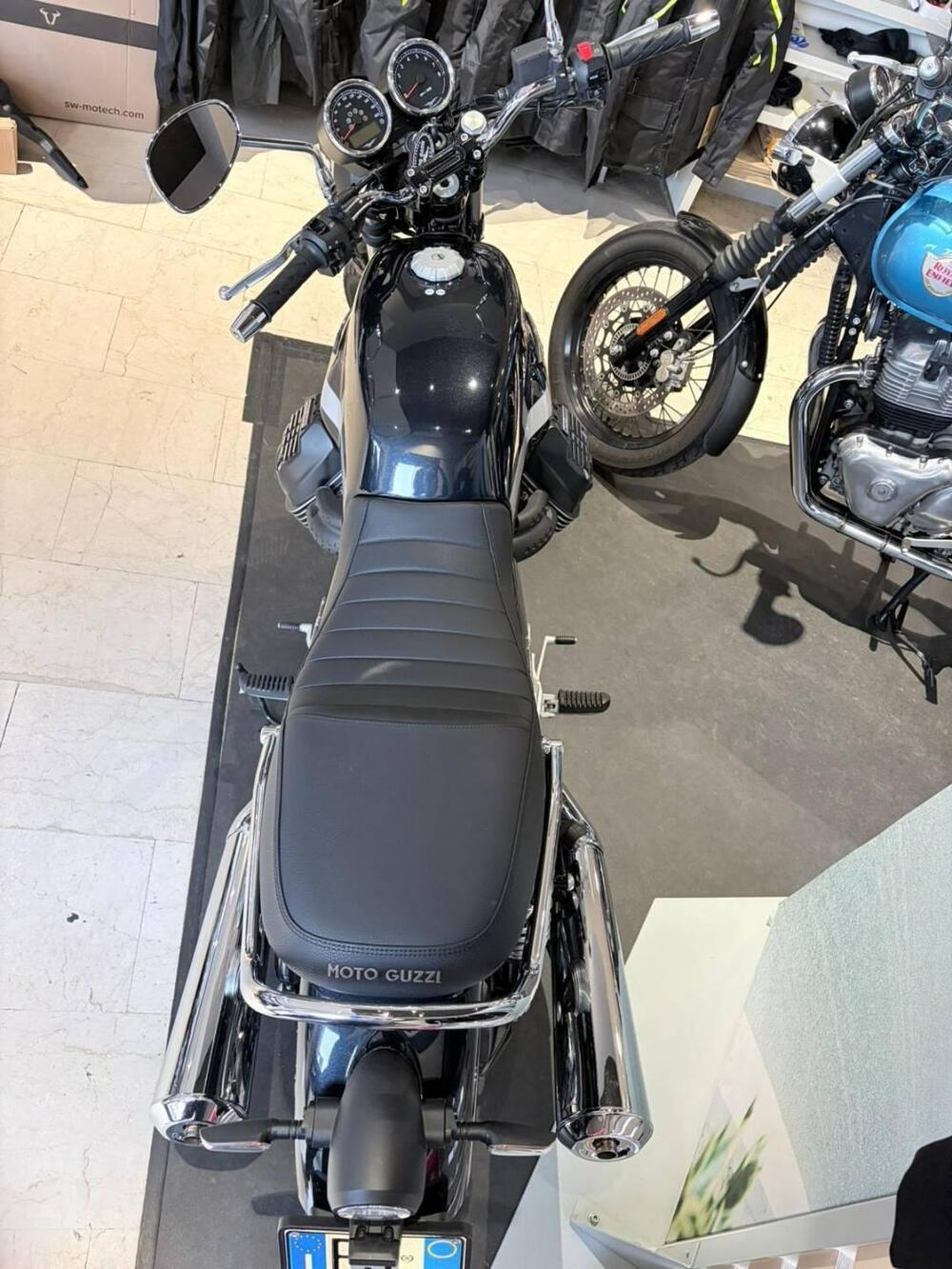 Moto Guzzi V7 Special (2021 - 24) (6)