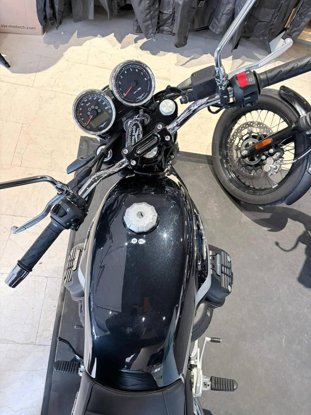 Moto Guzzi V7 Special (2021 - 24) (7)