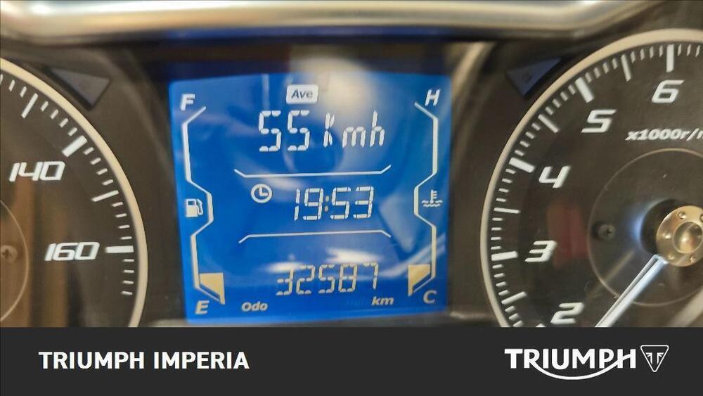 Yamaha X-Max 300 Iron Max (2019 - 20) (8)