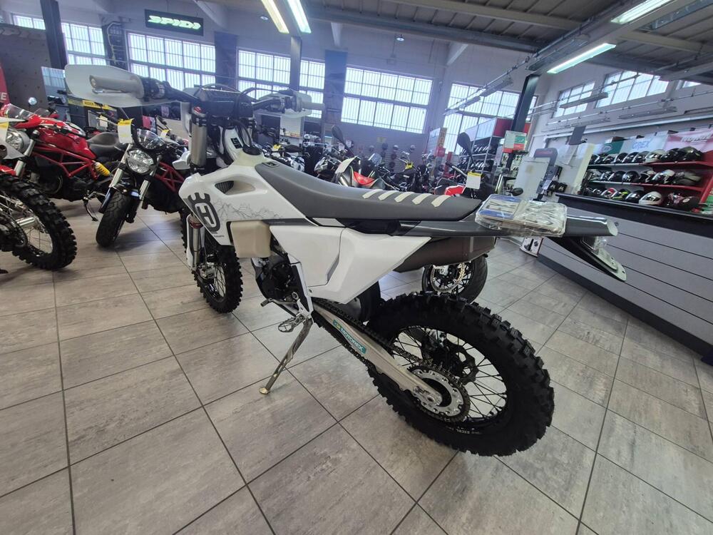 Husqvarna FE 350 Pro (2025) (4)