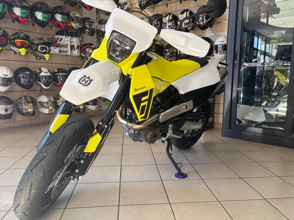 Husqvarna 701 Supermoto (2026) (2)