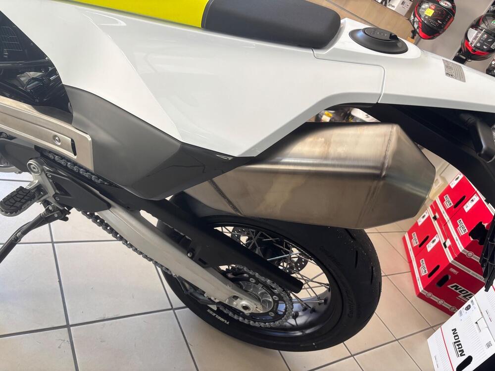 Husqvarna 701 Supermoto (2026) (4)