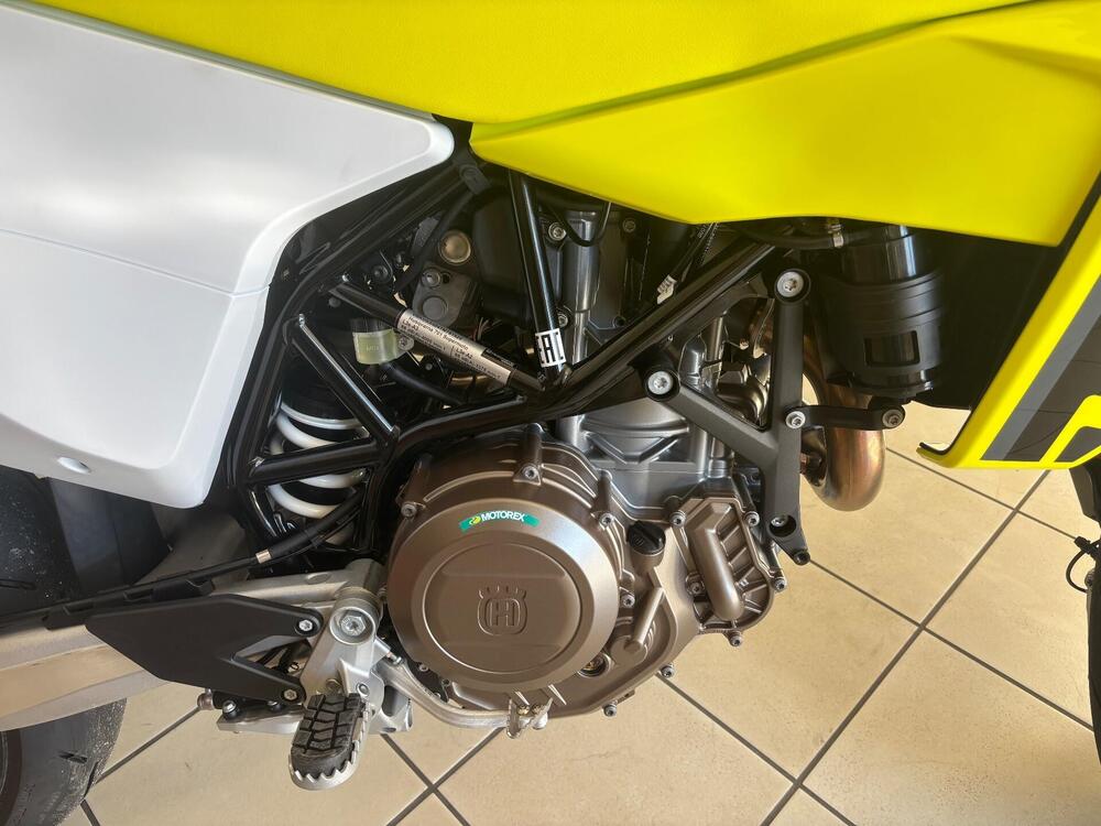 Husqvarna 701 Supermoto (2026) (5)