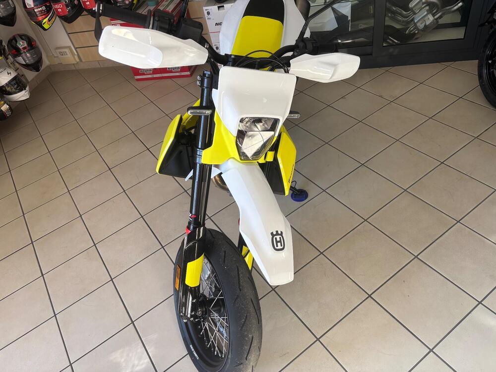 Husqvarna 701 Supermoto (2026) (6)