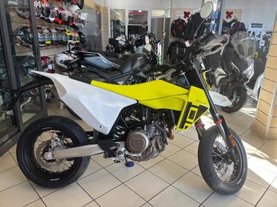 Husqvarna 701 Supermoto (2026) nuova