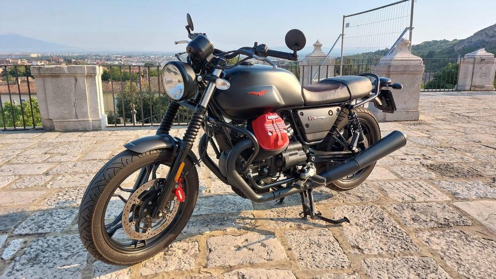 Moto Guzzi V7 III Carbon (2018 - 20)