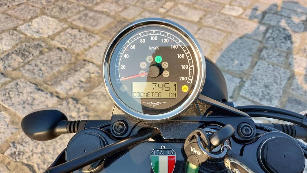 Moto Guzzi V7 III Carbon (2018 - 20) (5)