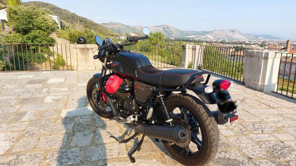 Moto Guzzi V7 III Carbon (2018 - 20) (6)