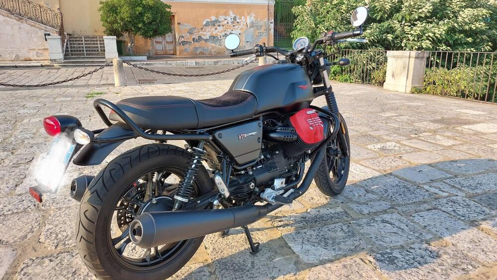 Moto Guzzi V7 III Carbon (2018 - 20) (7)