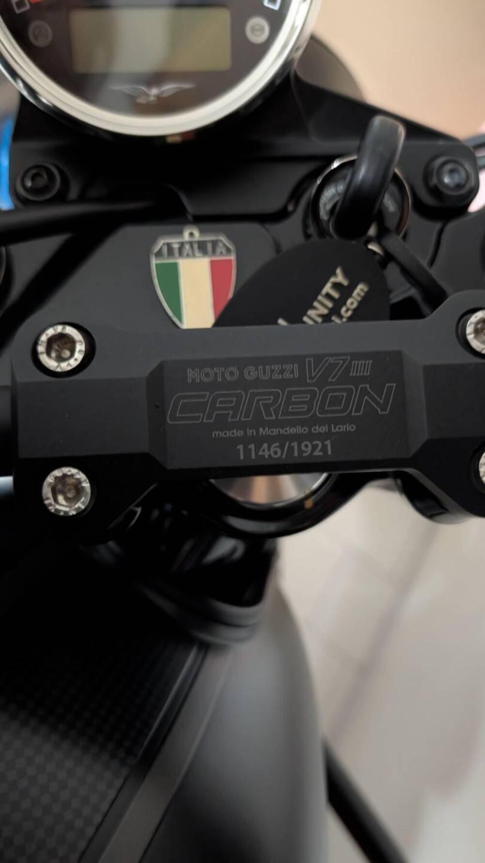 Moto Guzzi V7 III Carbon (2018 - 20) (8)