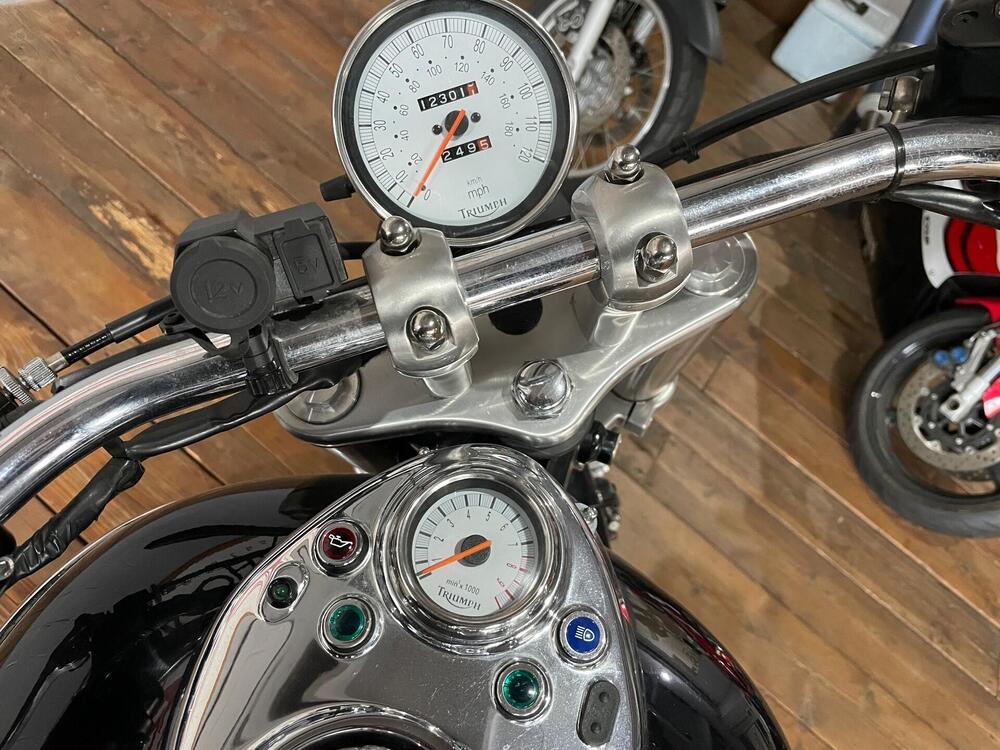 Triumph Speedmaster 865 (2005 - 10) (3)